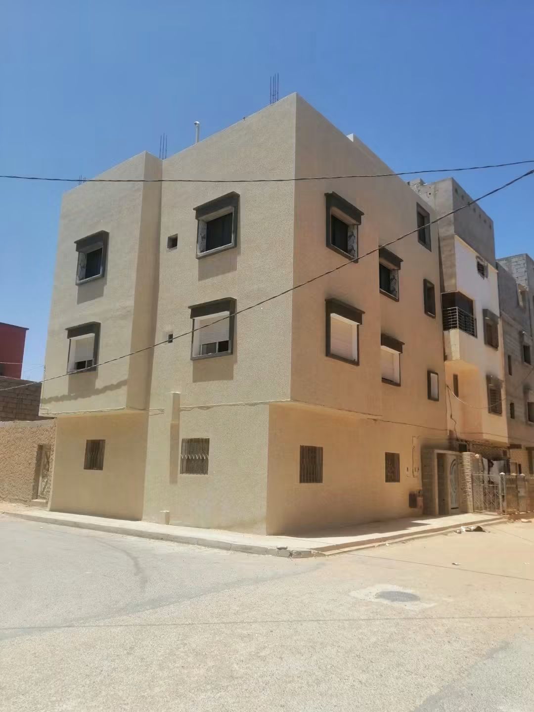 منزل سكني شوكة للبيع بحي الوحدة